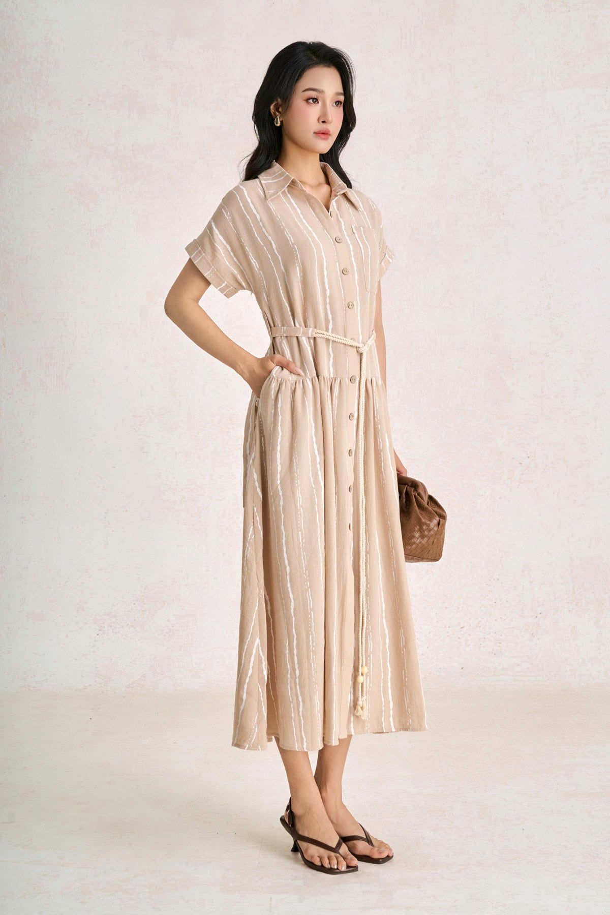 FDC35558 - Đầm công sở vải linen dáng suông cổ bẻ tay cộc eo phối dây thắt tạo kiểu - PANTIO