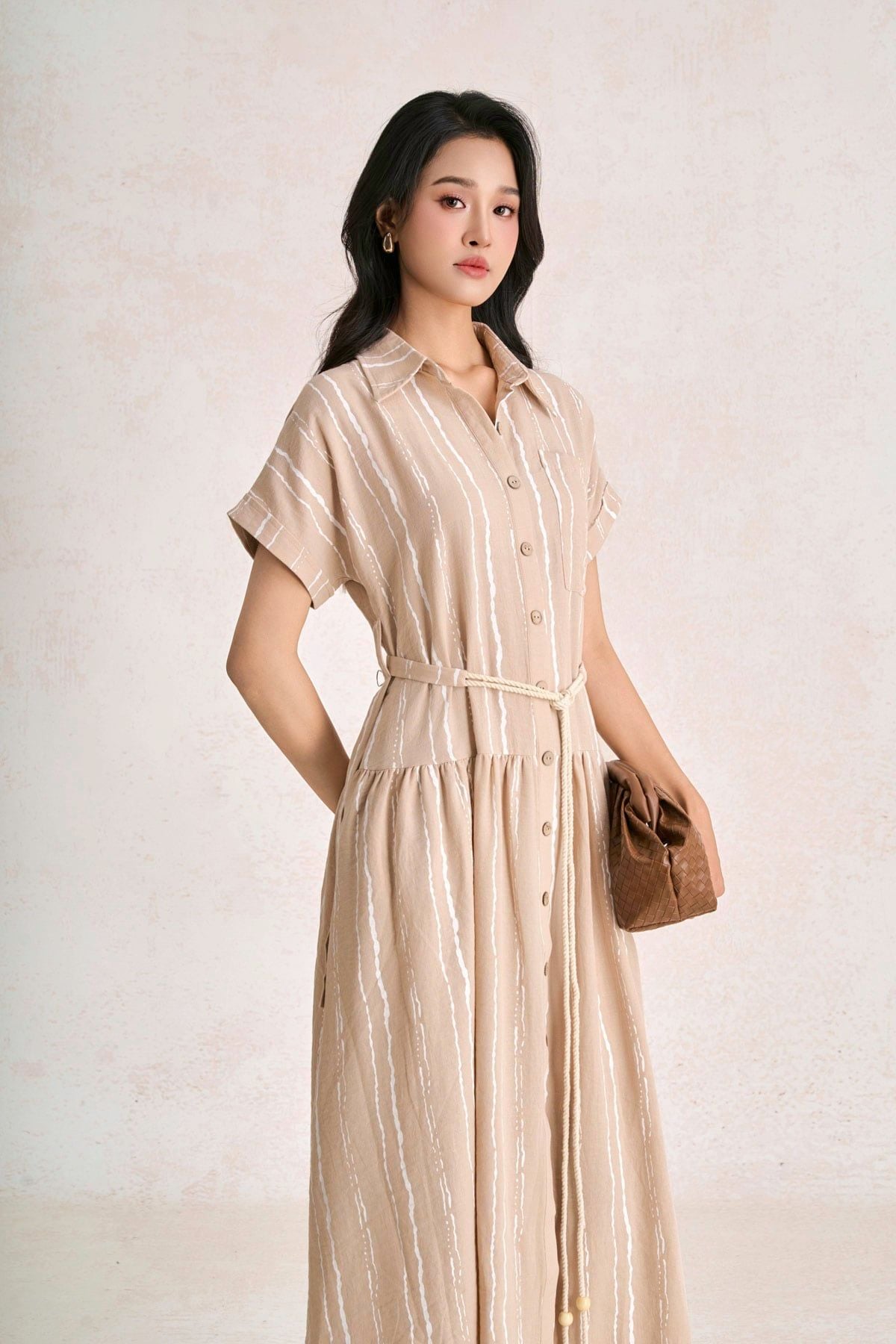 FDC35558 - Đầm công sở vải linen dáng suông cổ bẻ tay cộc eo phối dây thắt tạo kiểu - PANTIO
