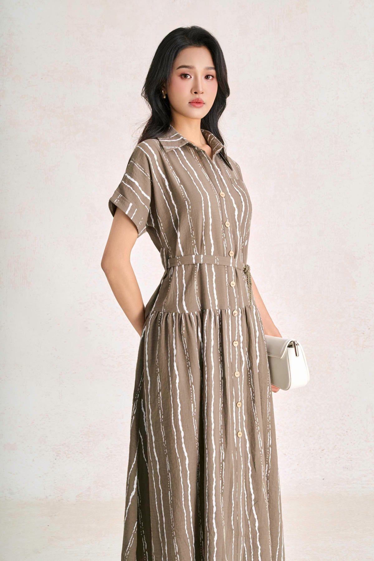 FDC35558 - Đầm công sở vải linen dáng suông cổ bẻ tay cộc eo phối dây thắt tạo kiểu - PANTIO