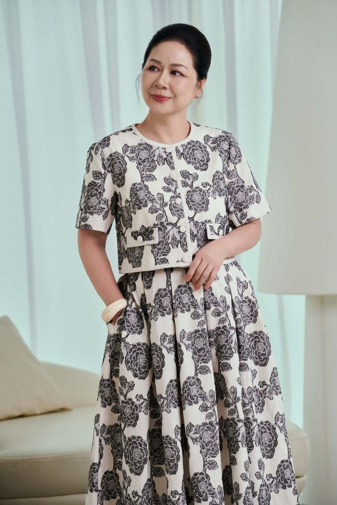 BAK13682 - Áo sơ mi kiểu công sở vải linen dáng croptop cổ tròn tay cộc thân áo phối khuy bọc thời trang - PANTIO