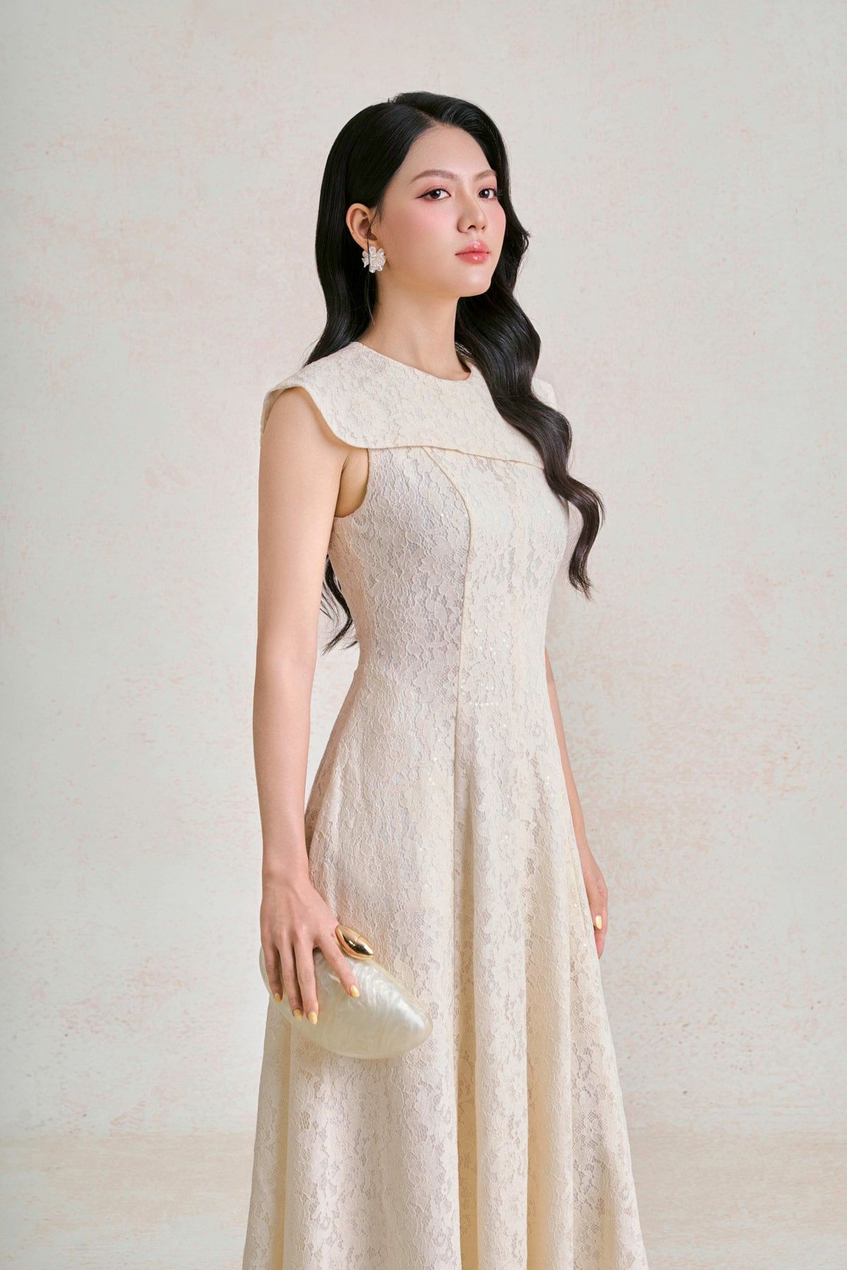 FDC35601 - Đầm công sở vải ren lưới dáng chữ A cổ tròn tay chờm kèm cài áo kim loại tạo kiểu - PANTIO