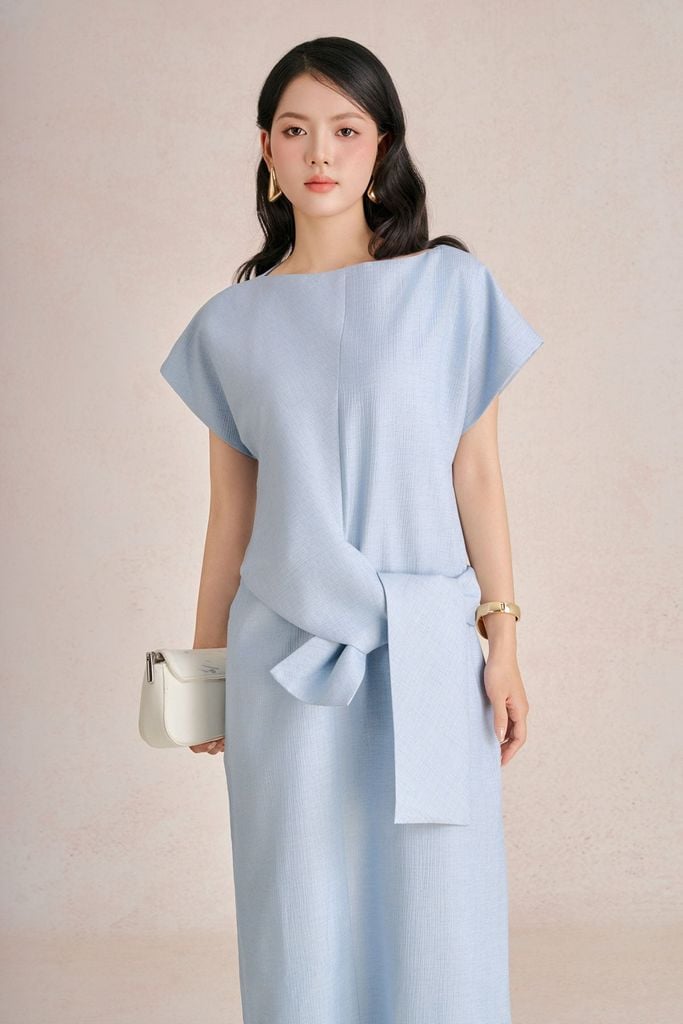 FDC55571 - Đầm công sở vải tơ dày dáng suông cổ thuyền tay chờm eo phối vạt thắt tạo kiểu - PANTIO