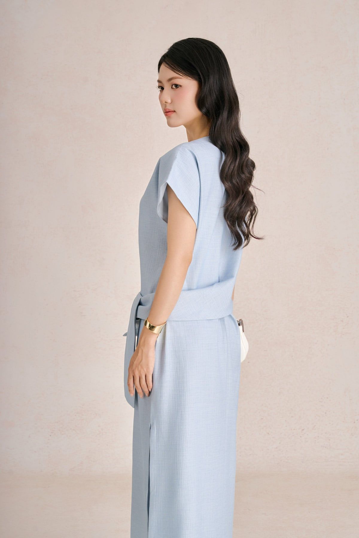 FDC55571 - Đầm công sở vải tơ dày dáng suông cổ thuyền tay chờm eo phối vạt thắt tạo kiểu - PANTIO