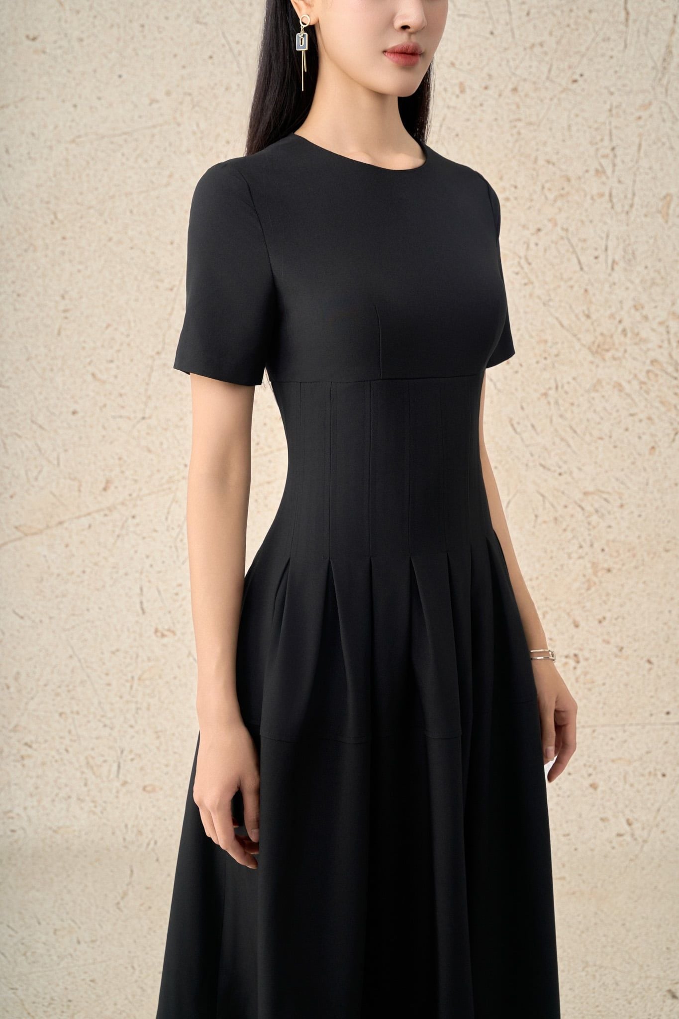 FDC75088 - Đầm công sở vải thô đũi dáng ôm cổ tròn tay cộc eo đáp cạp bản to thời trang thân váy xếp ly bung tạo xoè khoá thân sau - PANTIO