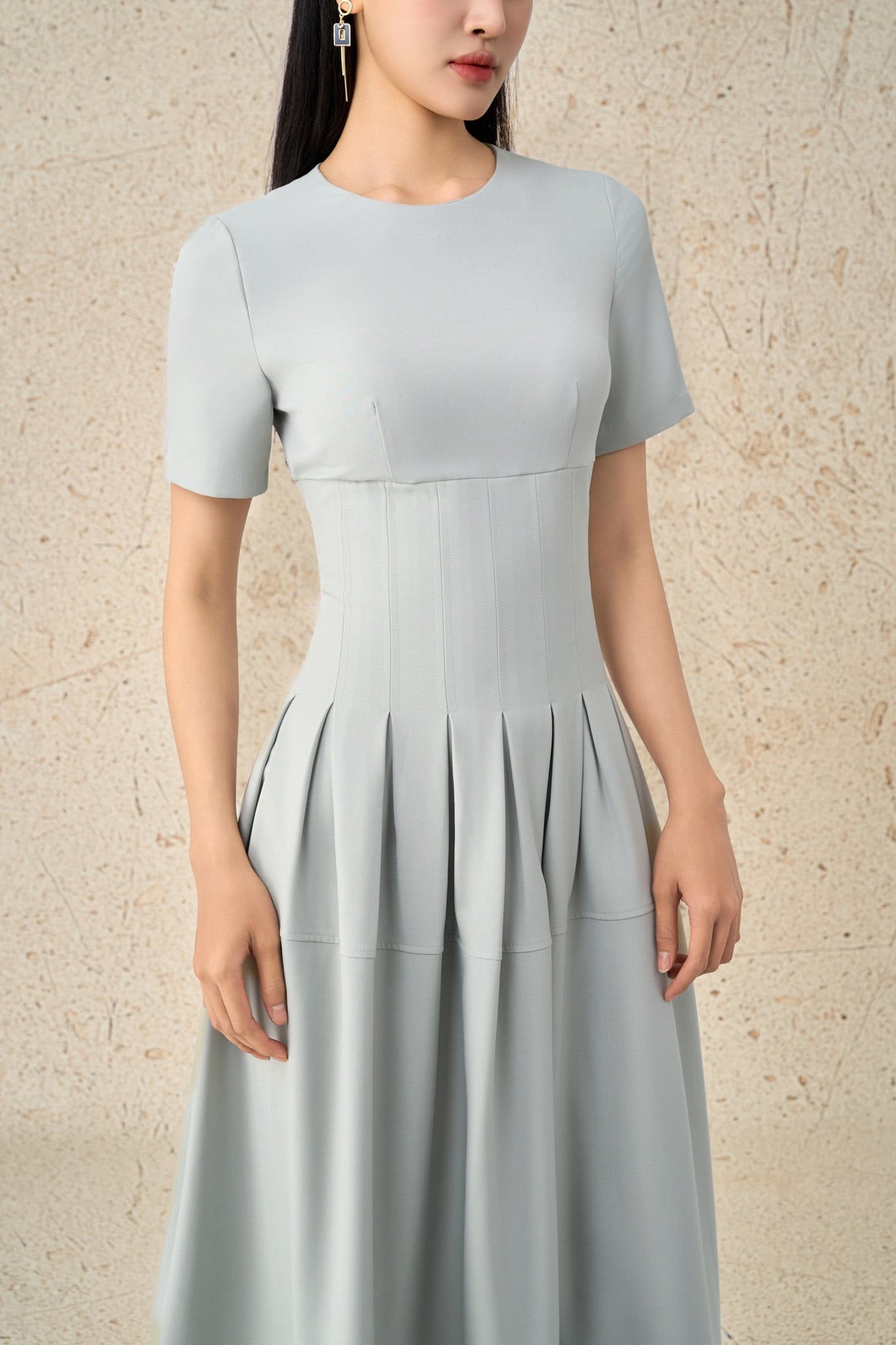 FDC75088 - Đầm công sở vải thô đũi dáng ôm cổ tròn tay cộc eo đáp cạp bản to thời trang thân váy xếp ly bung tạo xoè khoá thân sau - PANTIO