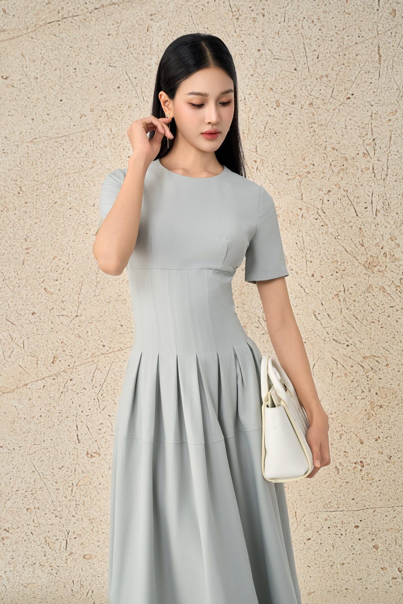 FDC75088 - Đầm công sở vải thô đũi dáng ôm cổ tròn tay cộc eo đáp cạp bản to thời trang thân váy xếp ly bung tạo xoè khoá thân sau - PANTIO