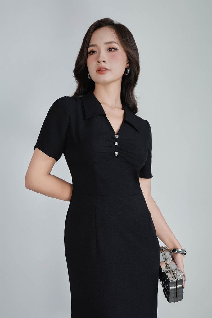 FDC75399 - Đầm công sở vải thô đũi dấng ôm cổ xẻ V ngực nhún đính đá tạo kiểu khoá thân sau - PANTIO