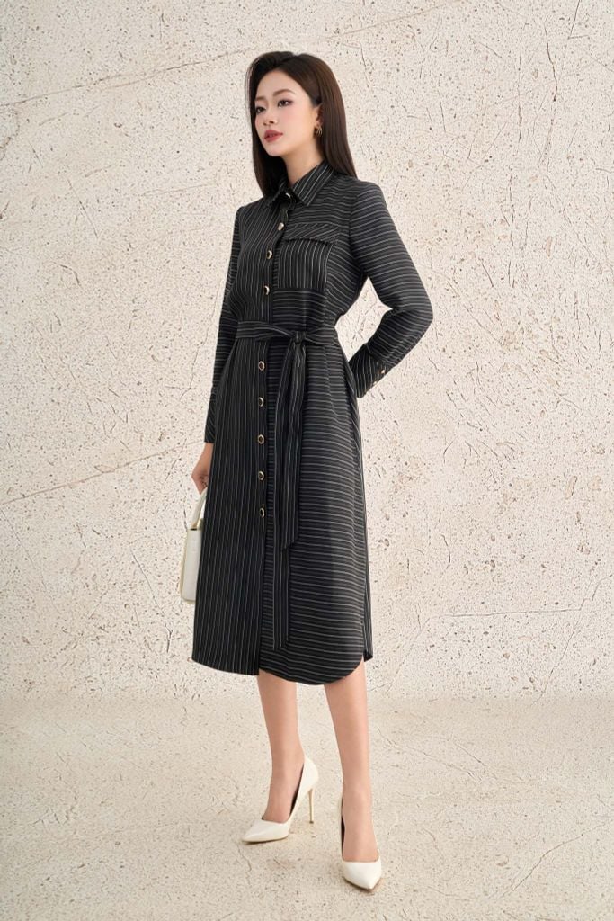 FDC75433 - Đầm dạo phố vải thô kẻ dáng suông cổ đức tay dài thân váy đính khuy kèm dây đai thắt tạo kiểu - PANTIO