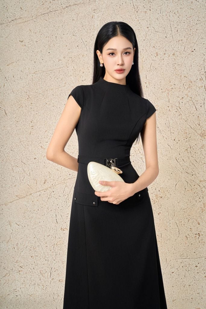 FDC95190 - Đầm công sở vải thô dáng ôm cổ cao vai chờm eo phối dây đai chun tạo kiểu thân váy dáng A thời trang khoá thân sau - PANTIO