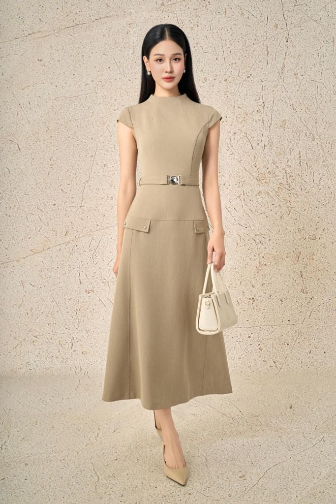 FDC95190 - Đầm công sở vải thô dáng ôm cổ cao vai chờm eo phối dây đai chun tạo kiểu thân váy dáng A thời trang khoá thân sau - PANTIO