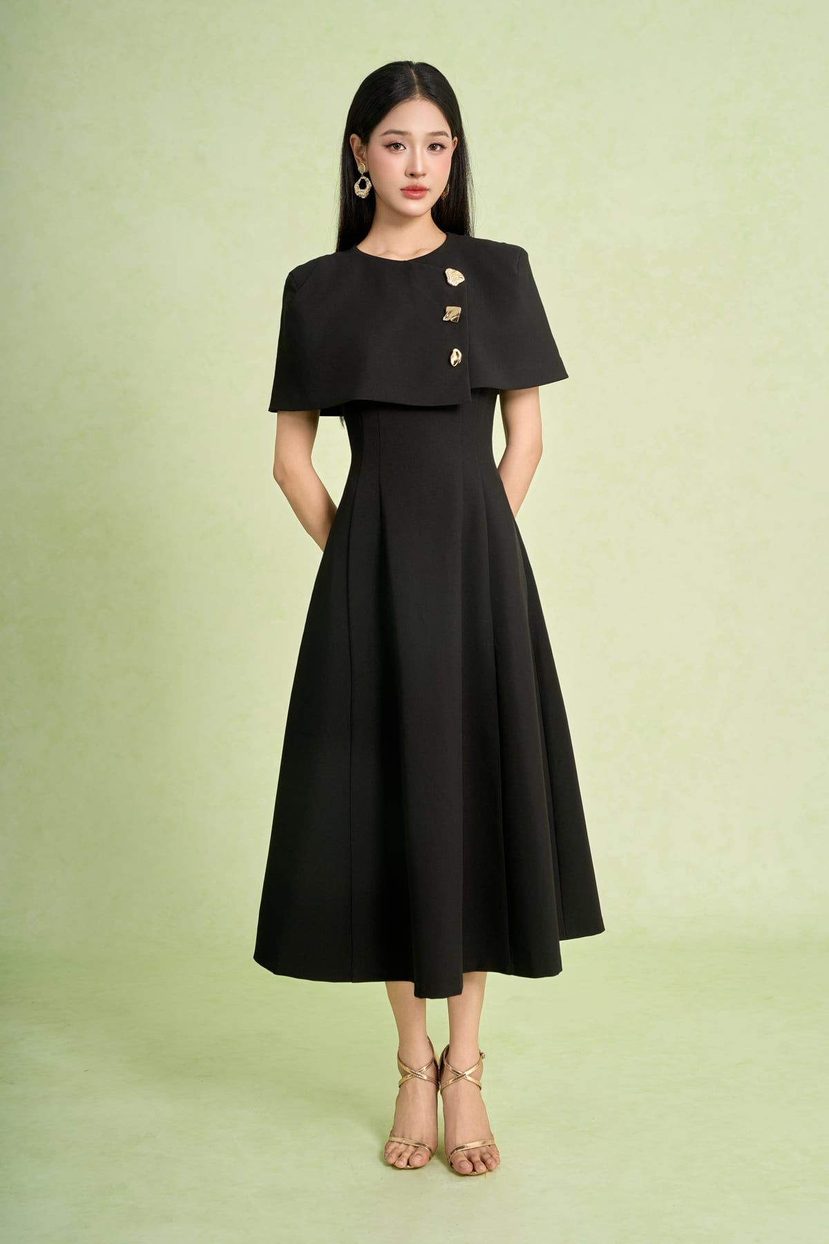 FDC95428 - Đầm công sở vải thô dáng chữ A cổ tròn vai choàng đính khuy kim loại thời trang khoá thân sau - PANTIO