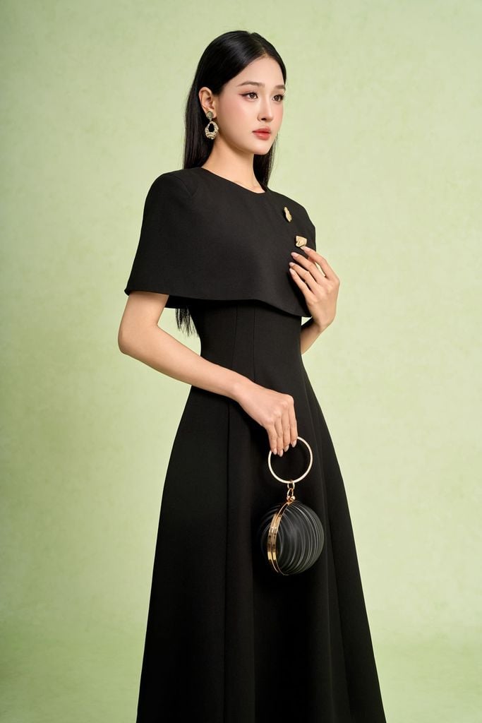 FDC95428 - Đầm công sở vải thô dáng chữ A cổ tròn vai choàng đính khuy kim loại thời trang khoá thân sau - PANTIO