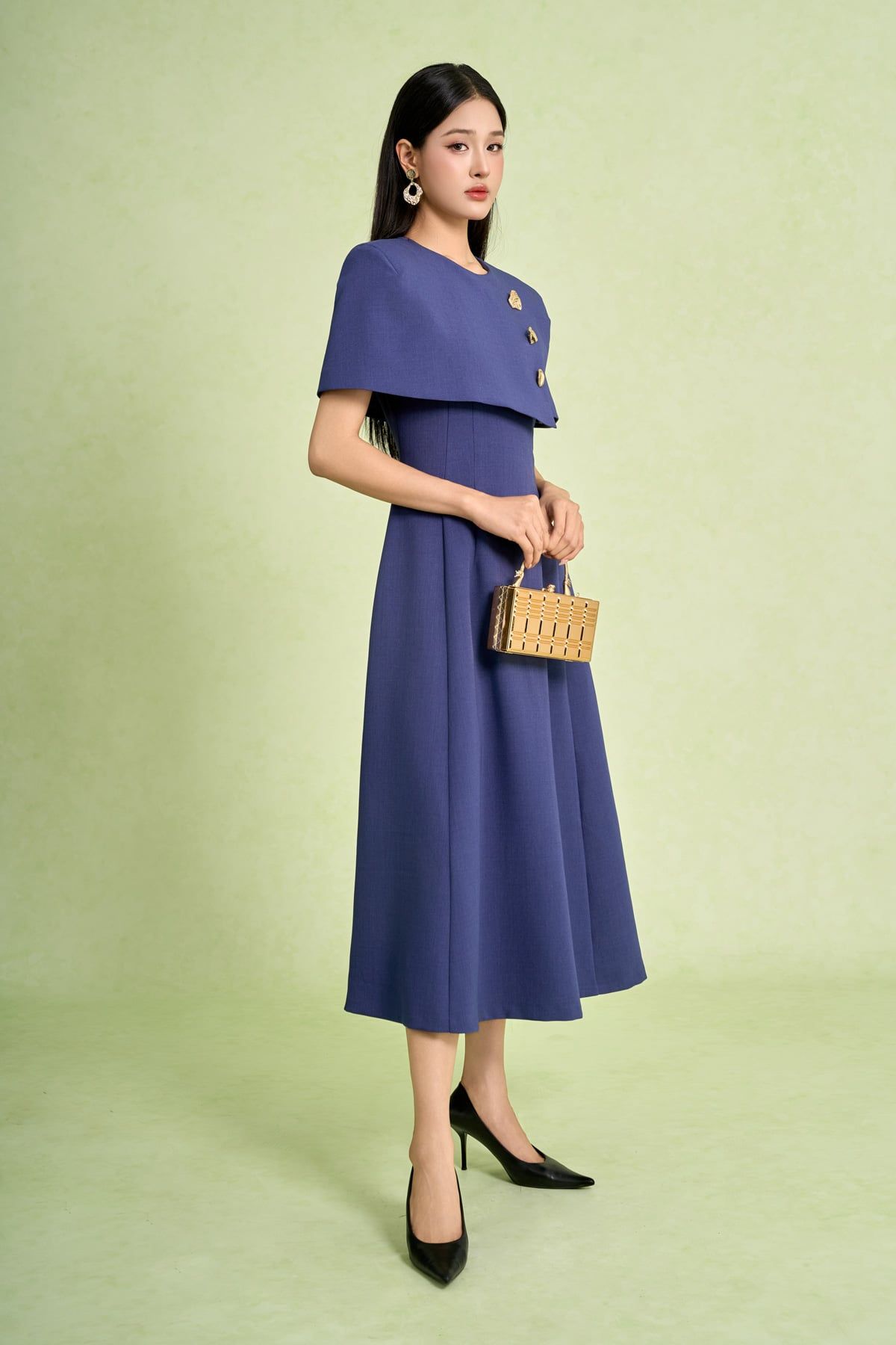 FDC95428 - Đầm công sở vải thô dáng chữ A cổ tròn vai choàng đính khuy kim loại thời trang khoá thân sau - PANTIO