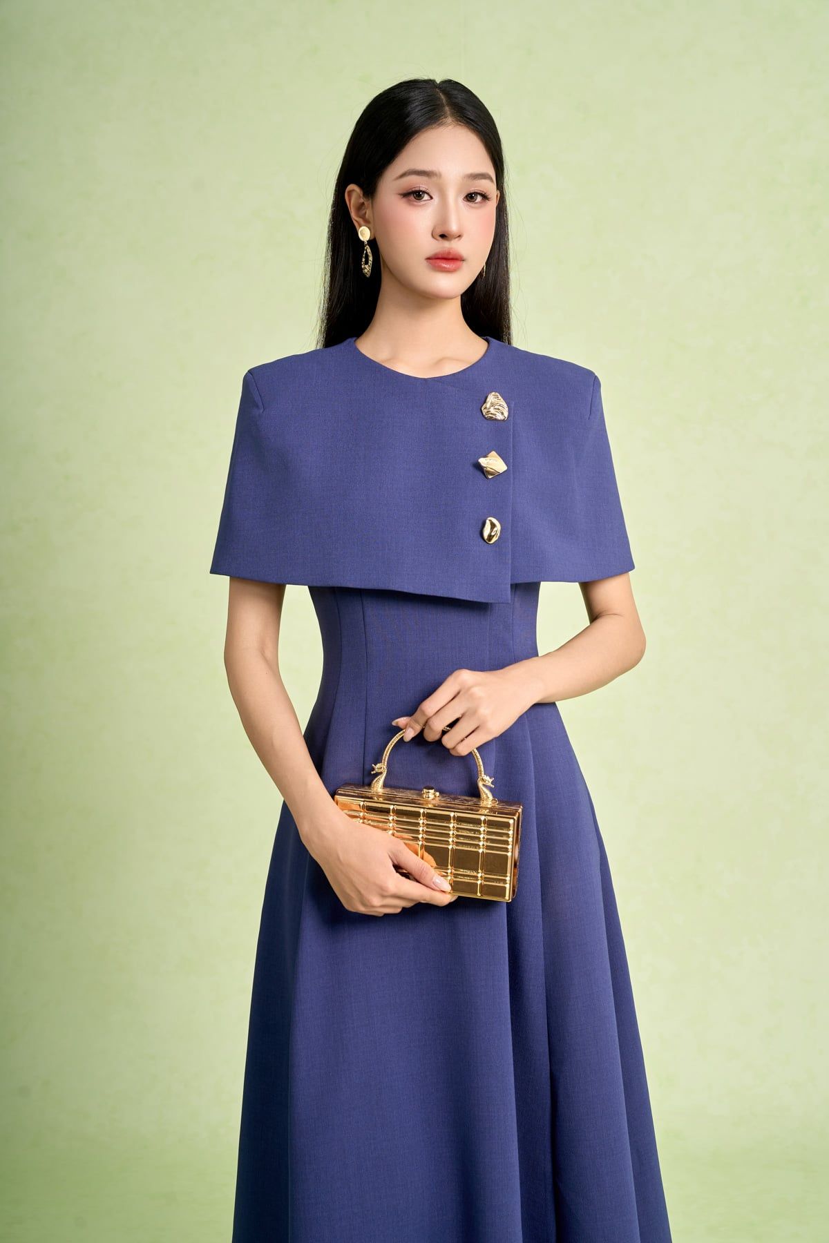 FDC95428 - Đầm công sở vải thô dáng chữ A cổ tròn vai choàng đính khuy kim loại thời trang khoá thân sau - PANTIO