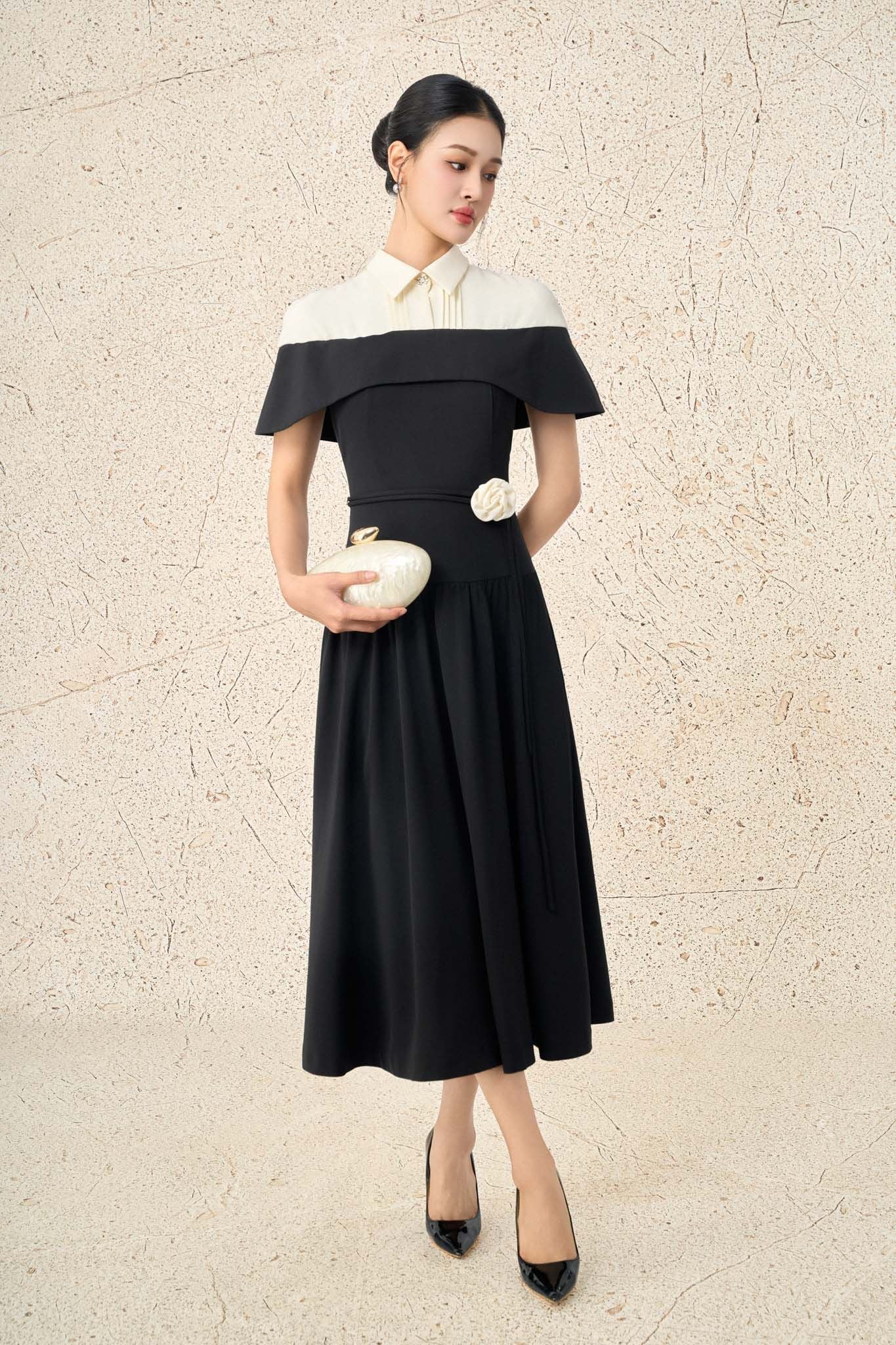 FDC95436 - Đầm công sở vải thô dày cổ bẻ choàng vai eo phối dây hoa tạo kiểu khoá thân sau - PANTIO