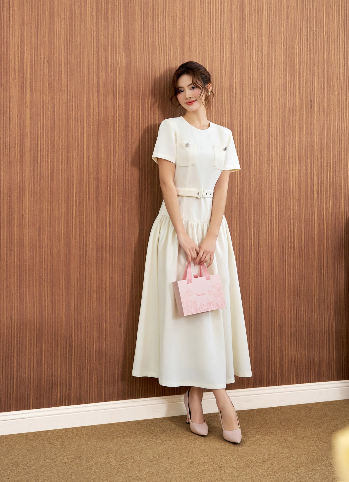 FDC95437 - Đầm công sở vải thô dày dáng xoè cổ tròn tay cộc ngực áo có túi tạo kiểu thân váy nhún ly tạo xoè khoá thân sau - PANTIO