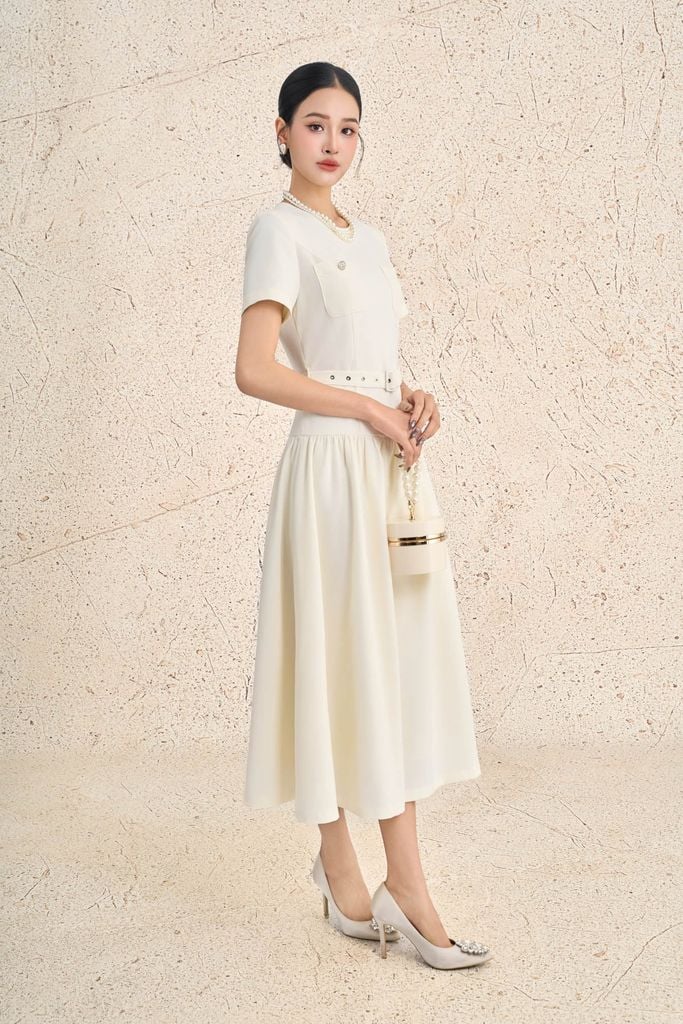 FDC95437 - Đầm công sở vải thô dày dáng xoè cổ tròn tay cộc ngực áo có túi tạo kiểu thân váy nhún ly tạo xoè khoá thân sau - PANTIO