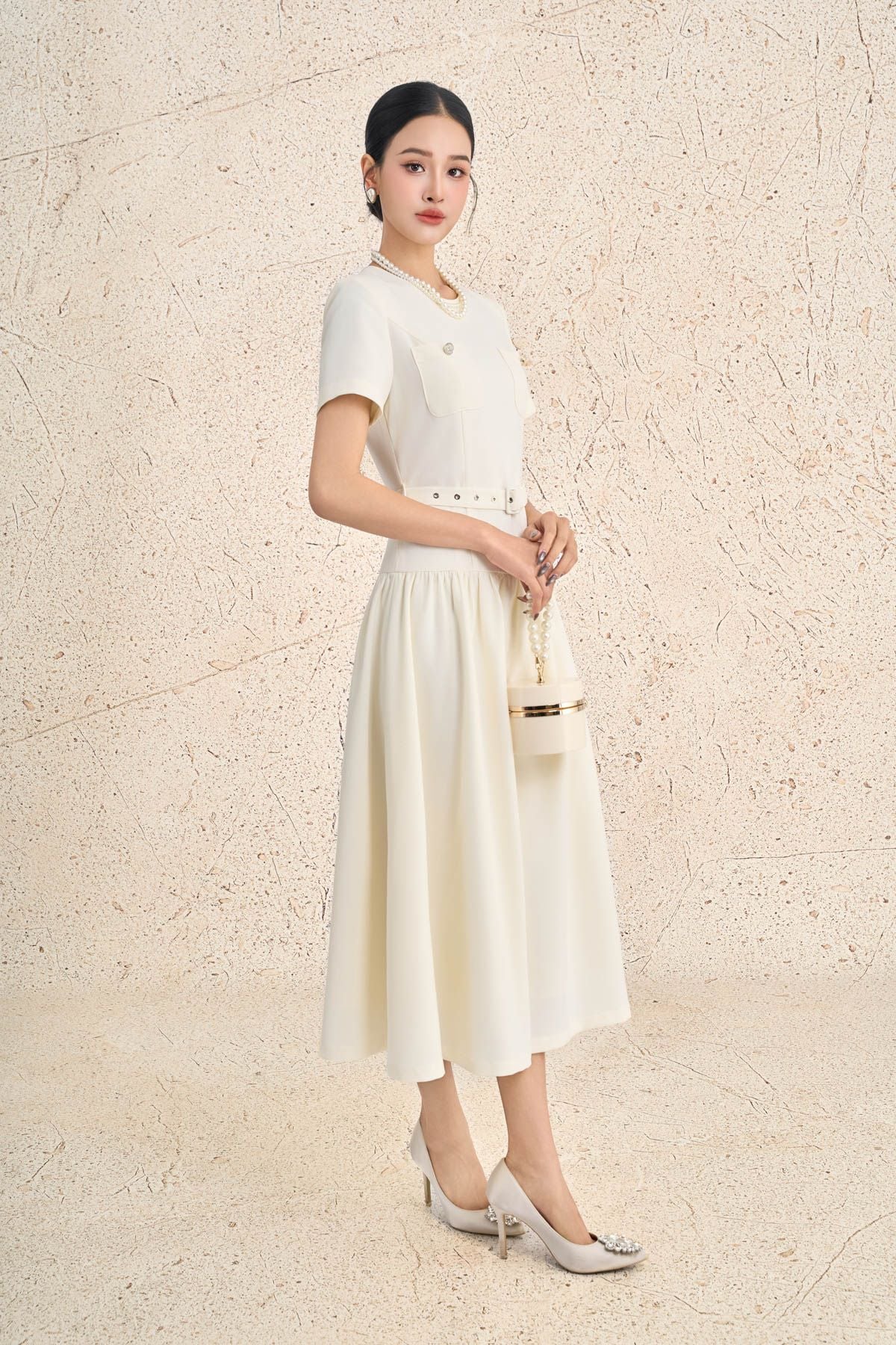 FDC95437 - Đầm công sở vải thô dày dáng xoè cổ tròn tay cộc ngực áo có túi tạo kiểu thân váy nhún ly tạo xoè khoá thân sau - PANTIO