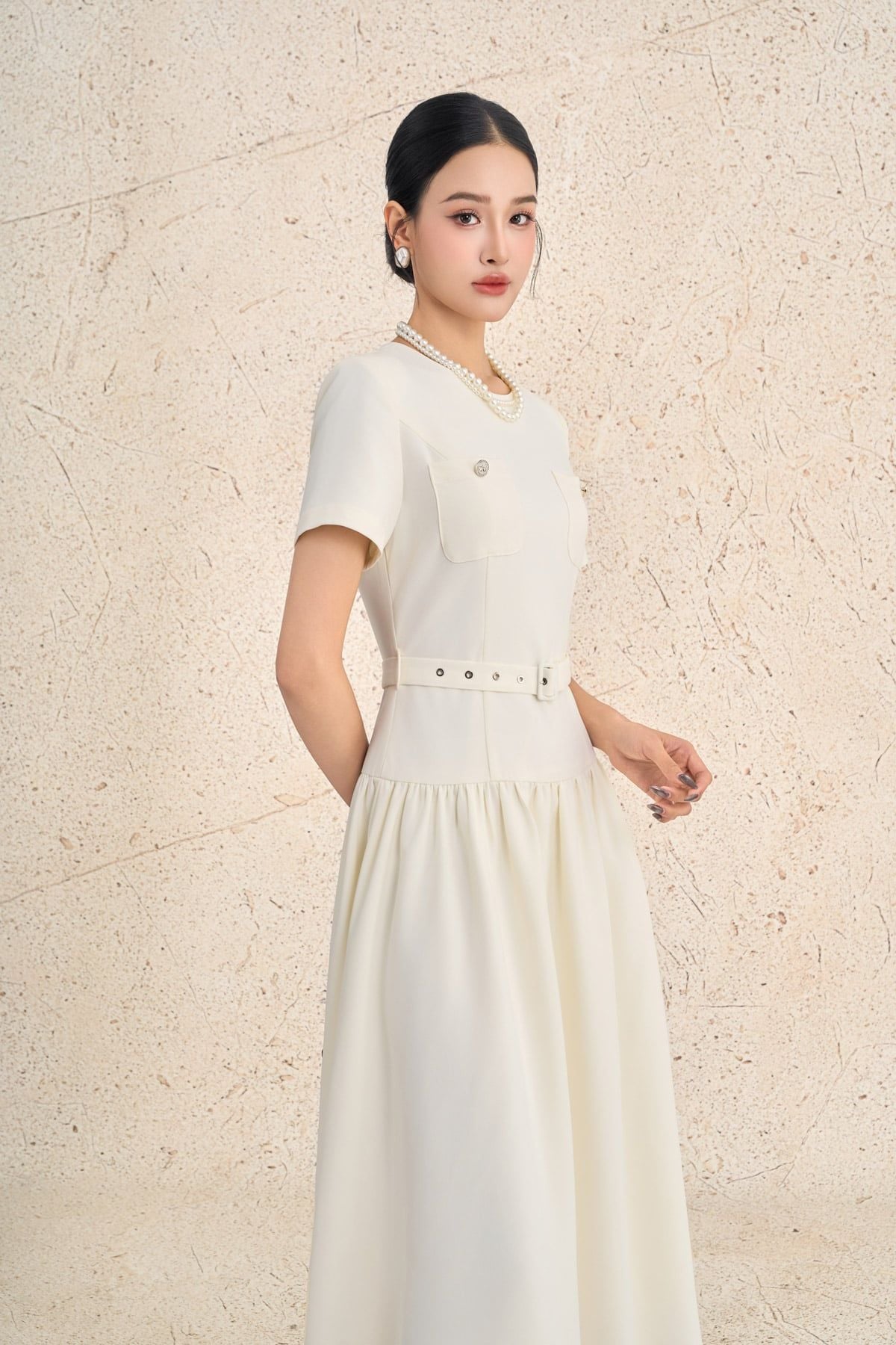 FDC95437 - Đầm công sở vải thô dày dáng xoè cổ tròn tay cộc ngực áo có túi tạo kiểu thân váy nhún ly tạo xoè khoá thân sau - PANTIO