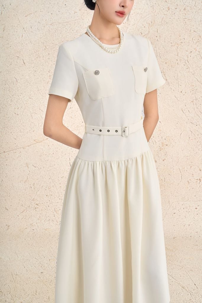 FDC95437 - Đầm công sở vải thô dày dáng xoè cổ tròn tay cộc ngực áo có túi tạo kiểu thân váy nhún ly tạo xoè khoá thân sau - PANTIO