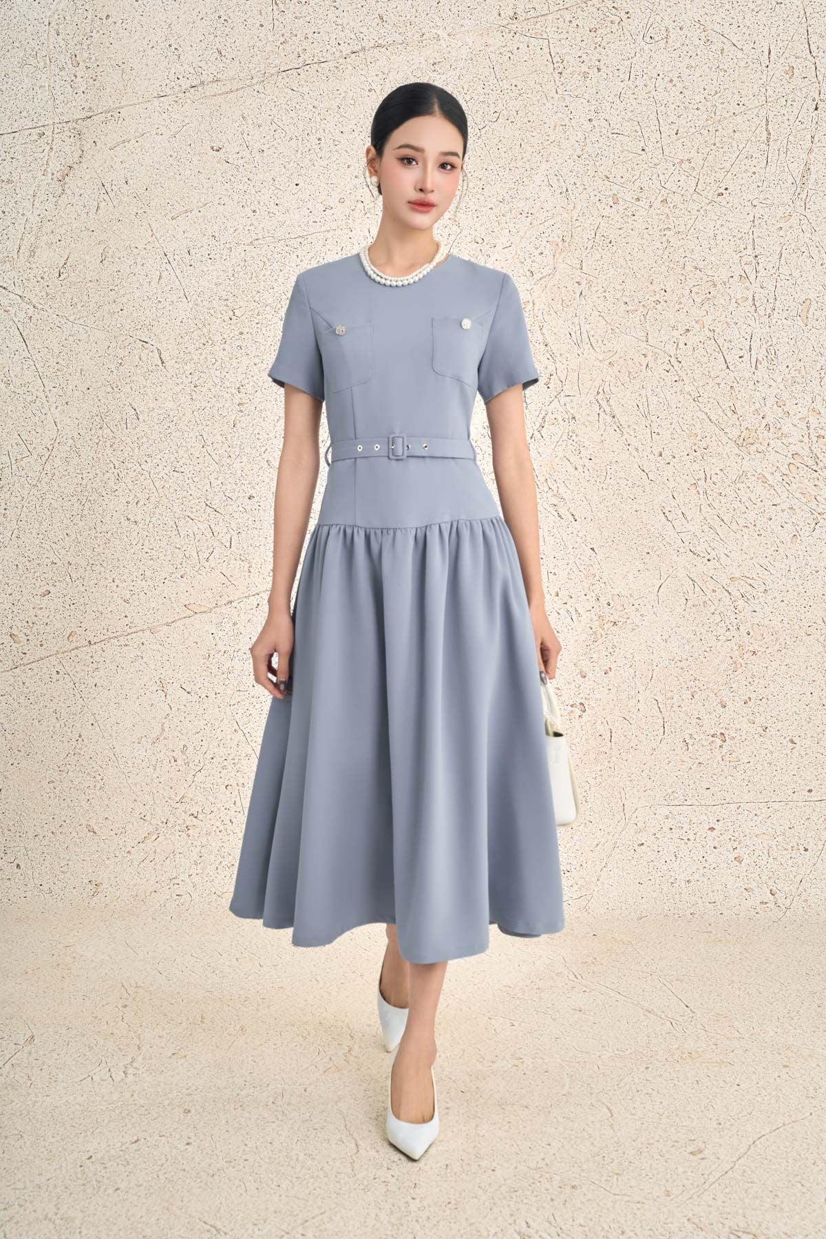 FDC95437 - Đầm công sở vải thô dày dáng xoè cổ tròn tay cộc ngực áo có túi tạo kiểu thân váy nhún ly tạo xoè khoá thân sau - PANTIO