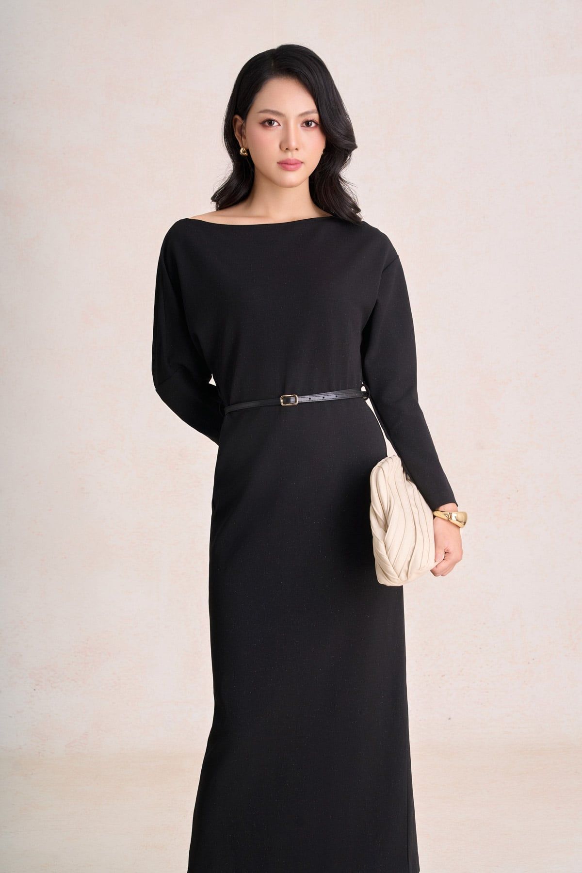 FDC95611 - Đầm công sở vải cotton dáng suông cổ lệch tay dài eo phối dây đai tạo kiểu khoá thân sau - PANTIO