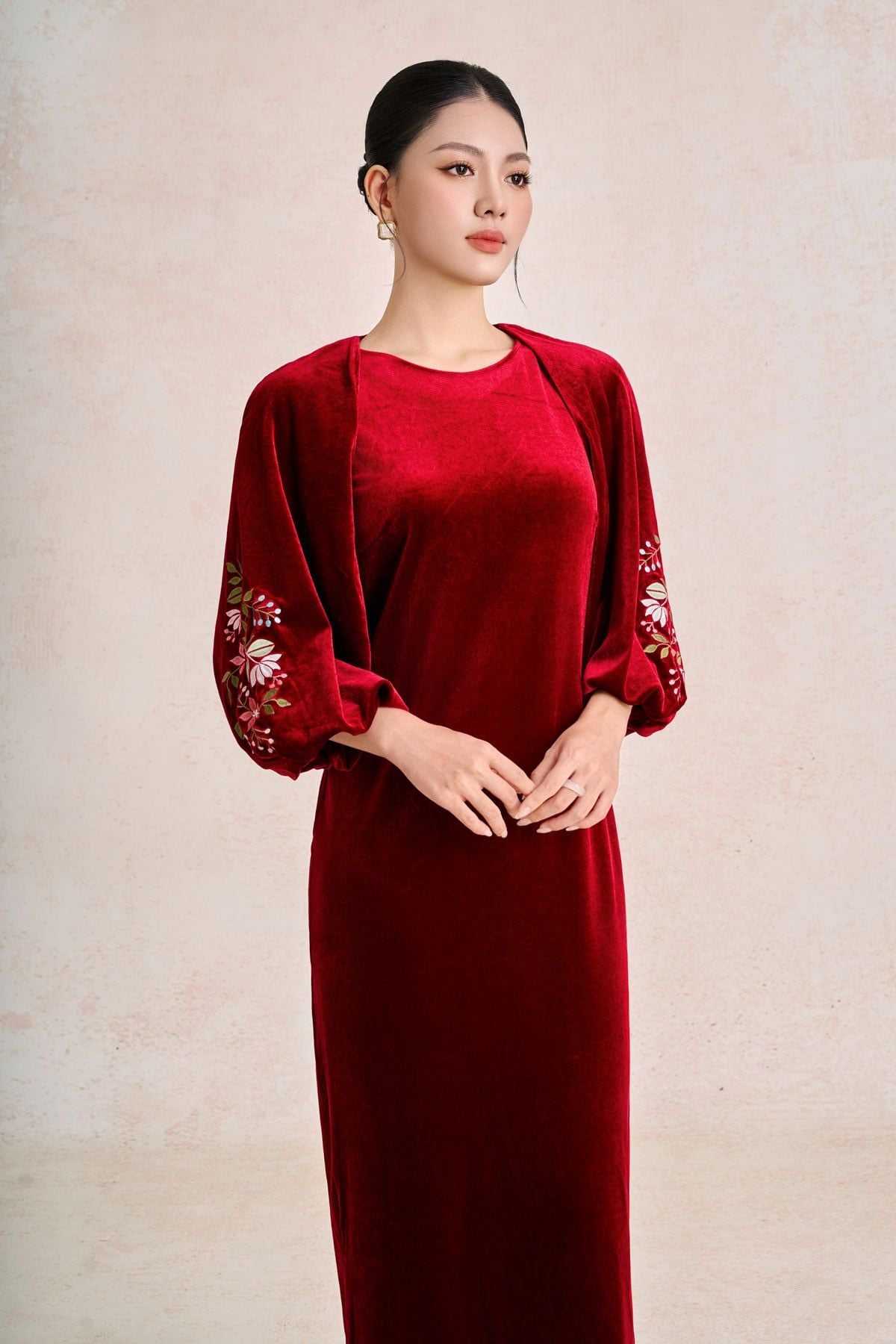 FDC95612 - Đầm công sở vải nhung dáng suông cổ tròn kèm áo choàng rời tay áo thêu hoạ tiếu thời trang - PANTIO