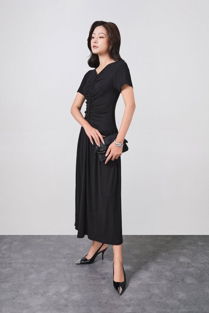 FDD3180 - Đầm dệt kim vải len co giãn dáng ôm cổ xẻ V tay ngắn ngực phối nhún tạo kiểu - PANTIO