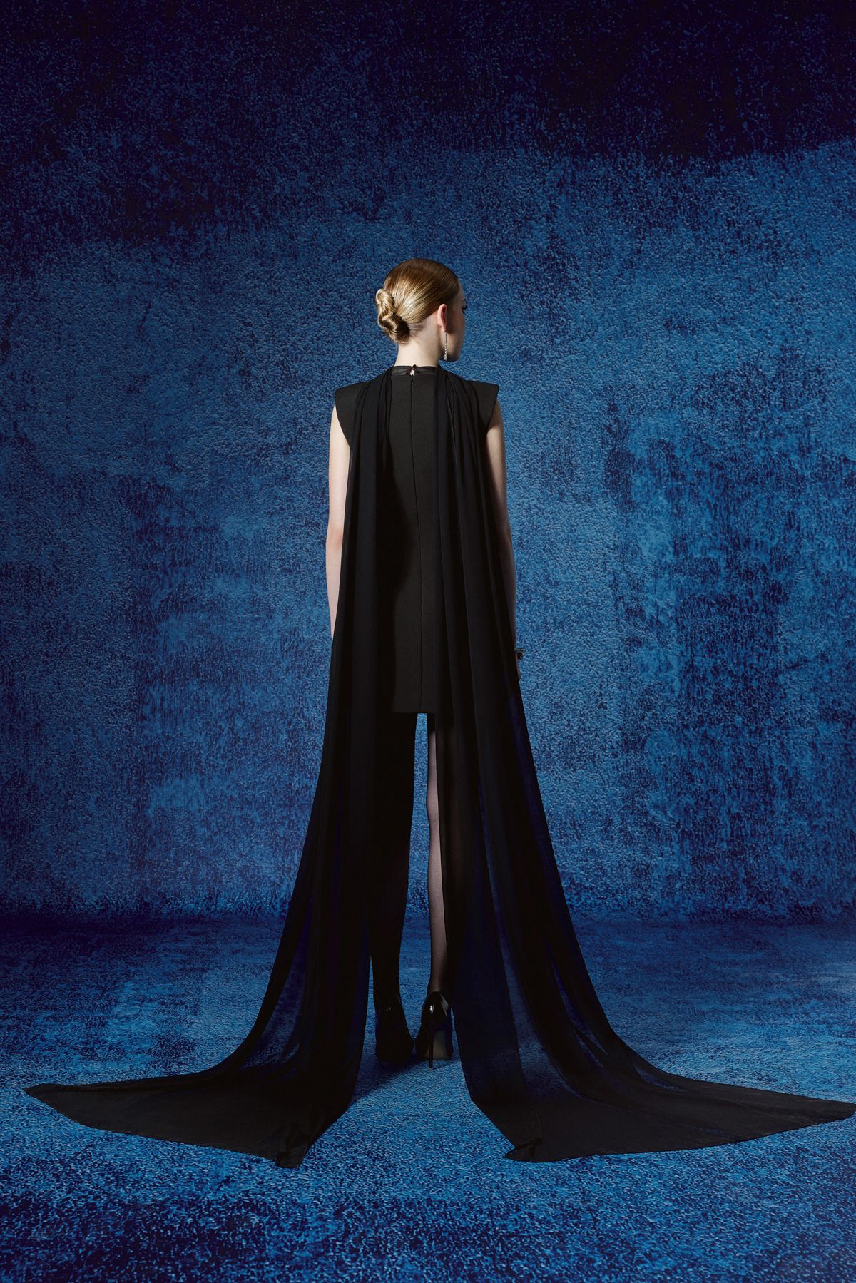 FDH5716 - Đầm dạ hội cao cấp vải thô dày dáng ngắn cổ xẻ V tay chờm có đệm vai thân váy đính đá thời trang phối khăn choàng