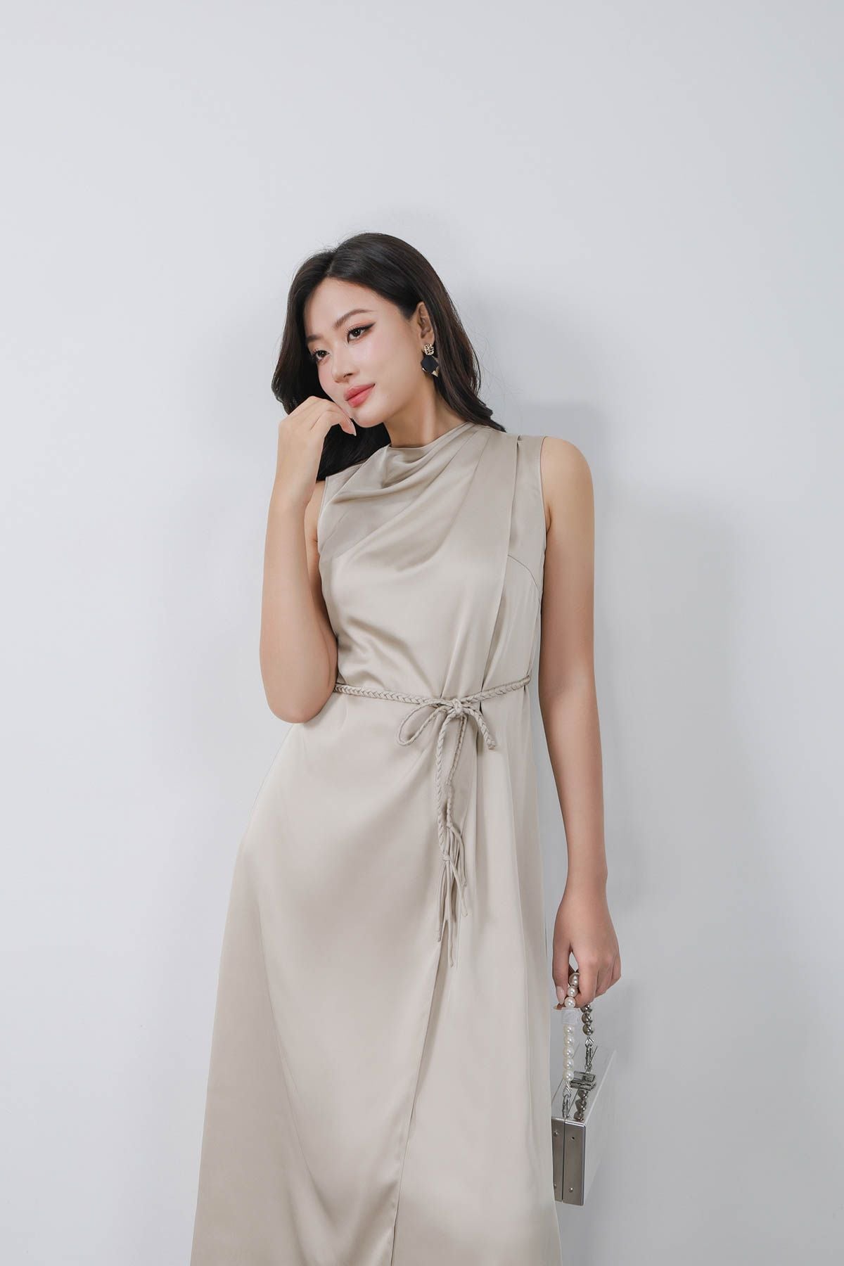 FDP13469 - Đầm dạo phố vải lụa satin dáng suông cổ kiểu xếp nhún eo phối dây thắt tạo kiểu - PANTIO