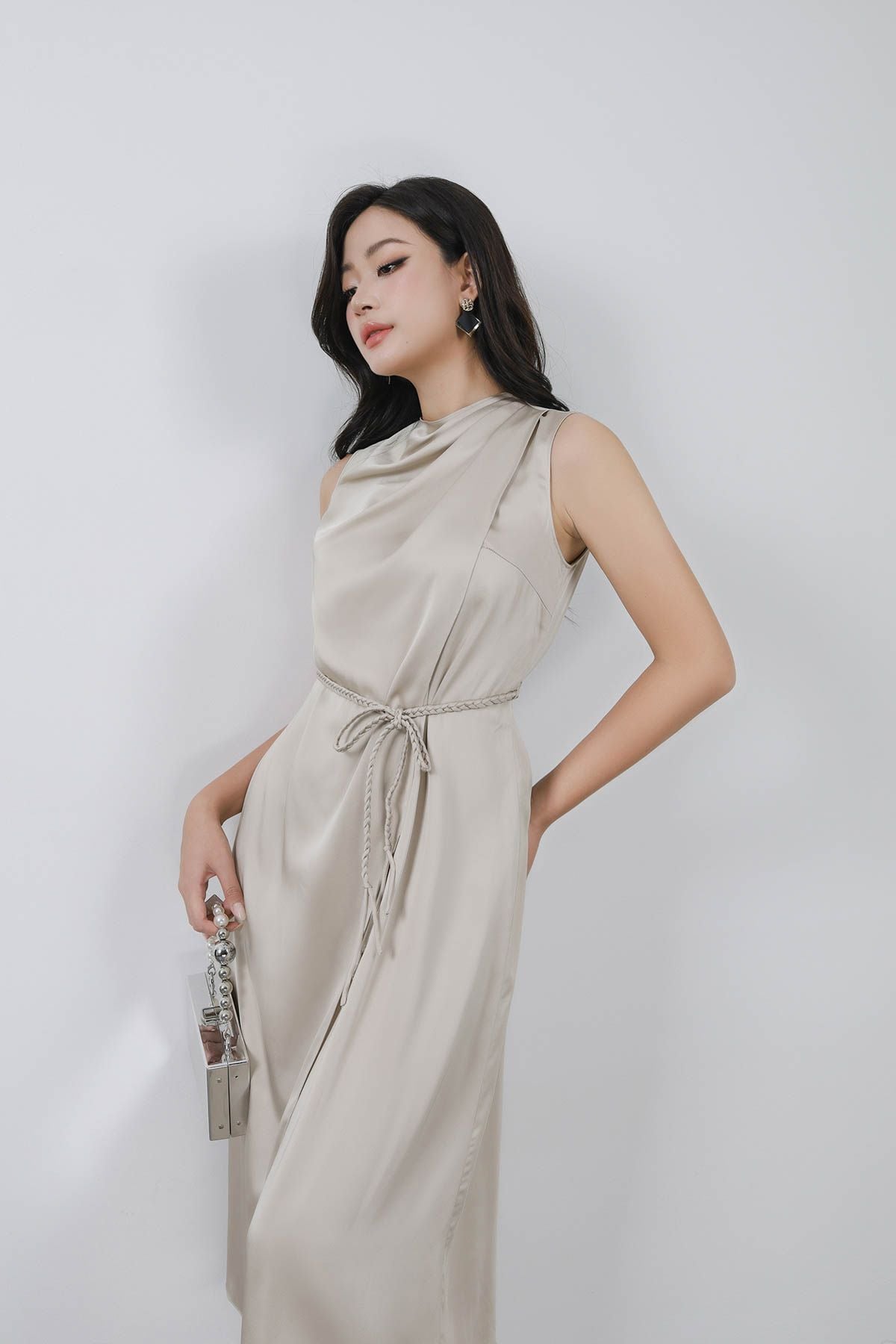 FDP13469 - Đầm dạo phố vải lụa satin dáng suông cổ kiểu xếp nhún eo phối dây thắt tạo kiểu - PANTIO