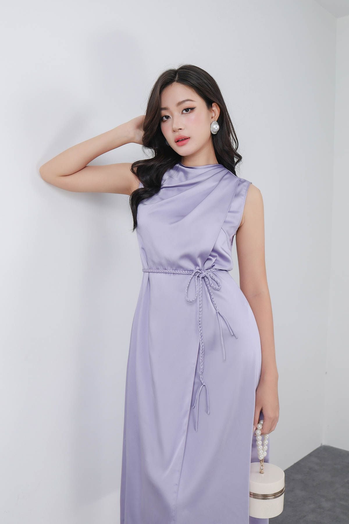 FDP13469 - Đầm dạo phố vải lụa satin dáng suông cổ kiểu xếp nhún eo phối dây thắt tạo kiểu - PANTIO