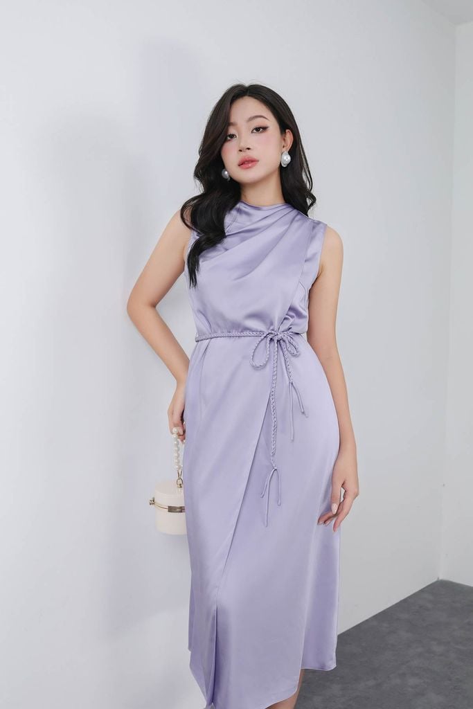 FDP13469 - Đầm dạo phố vải lụa satin dáng suông cổ kiểu xếp nhún eo phối dây thắt tạo kiểu - PANTIO