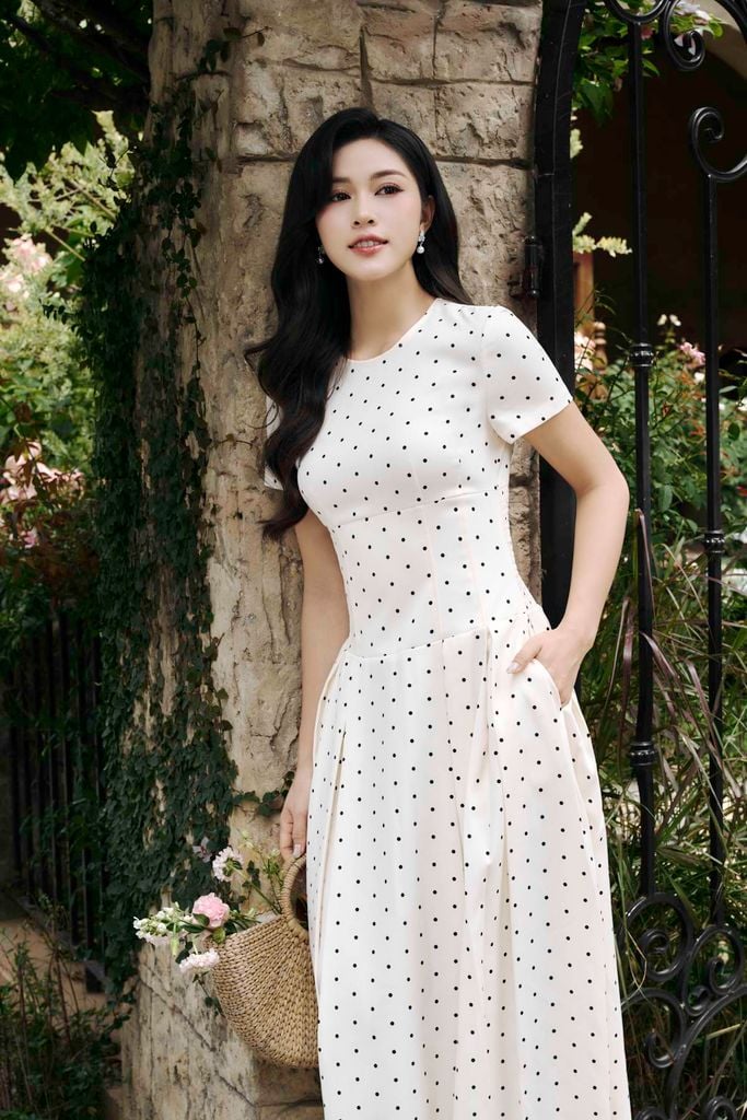 FDP13676 - Đầm dạo phố vải thô dáng chữ A cổ tròn tay cộc eo phối chun lưng ôm co giãn khoá thân sau - PANTIO
