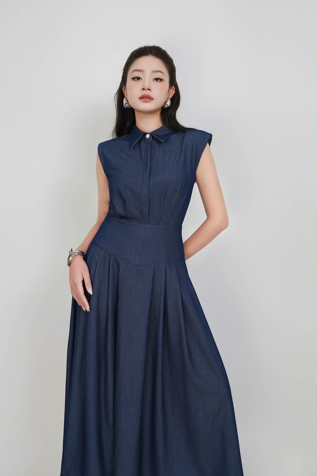 FDP33435 - Đầm dạo phố vải demin dáng Xoè cổ đức vai chờm eo đáp cạp bản to thân váy phối ly bung tạo kiểu khóa thân sau - PANTIO