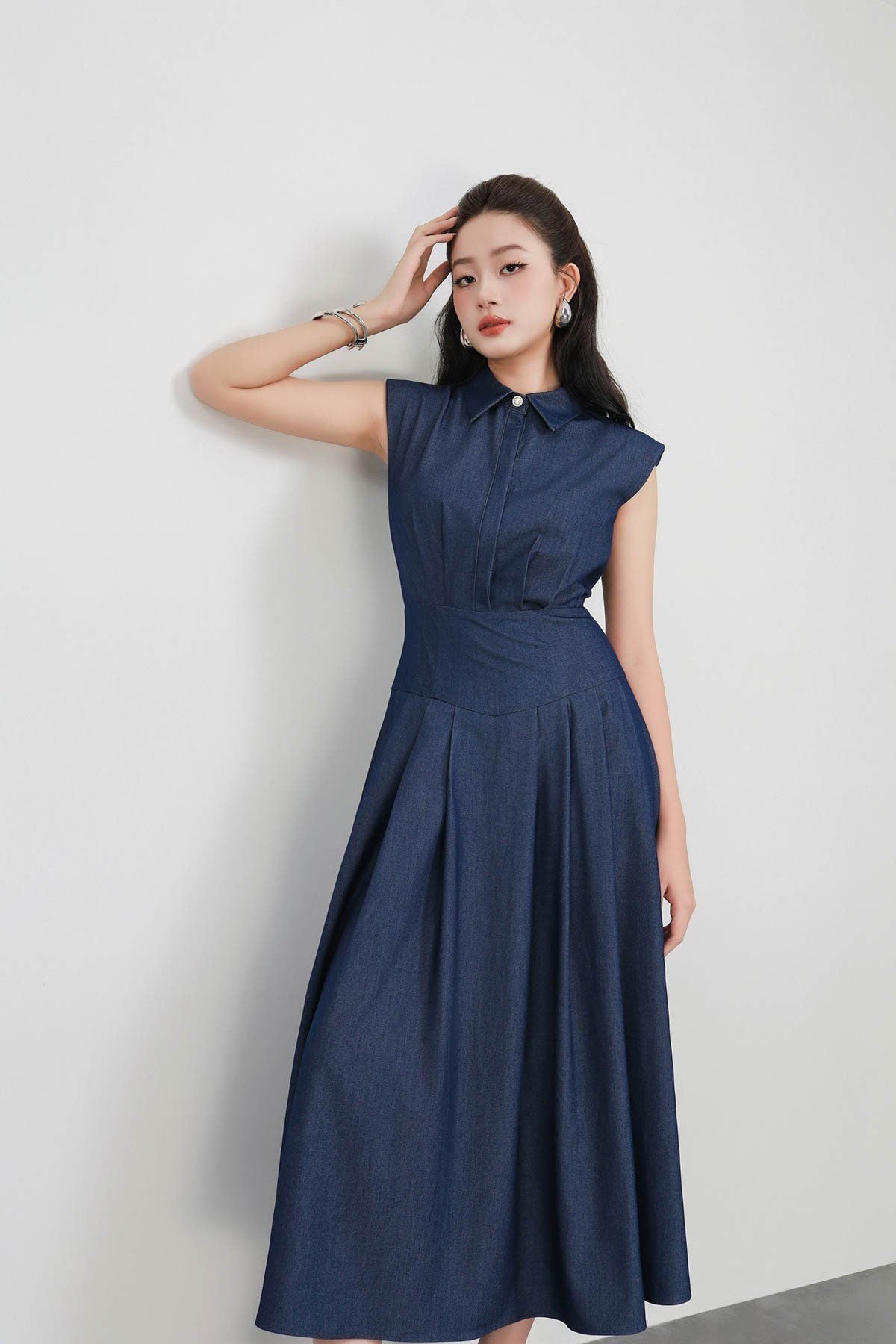 FDP33435 - Đầm dạo phố vải demin dáng Xoè cổ đức vai chờm eo đáp cạp bản to thân váy phối ly bung tạo kiểu khóa thân sau - PANTIO