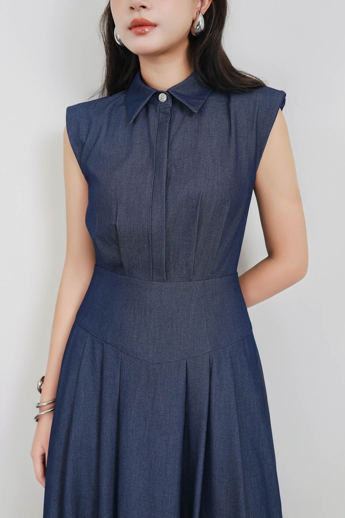 FDP33435 - Đầm dạo phố vải demin dáng Xoè cổ đức vai chờm eo đáp cạp bản to thân váy phối ly bung tạo kiểu khóa thân sau - PANTIO