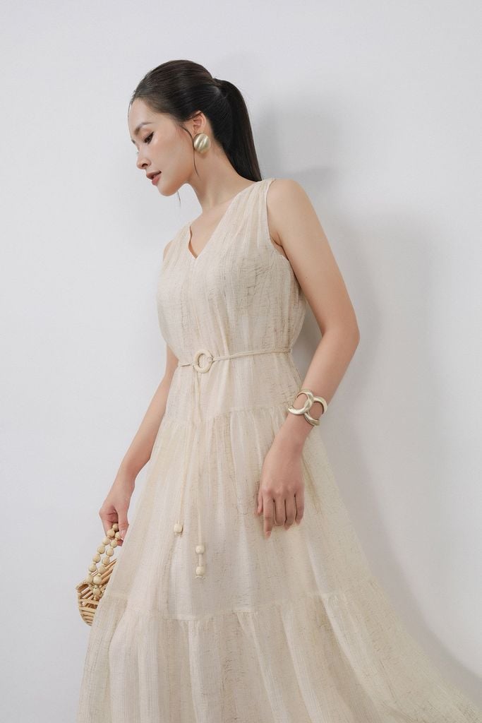 FDP33496 - Đầm dạo phố vải tơ dáng suông cổ xẻ V không tay thân váy xếp tầng tạo kiểu - PANTIO