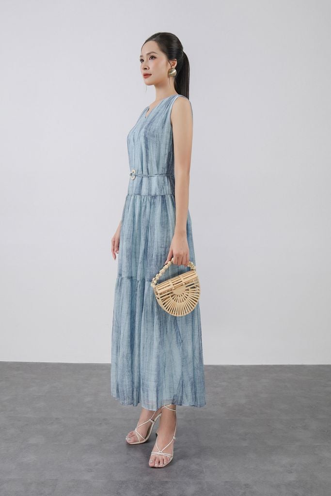 FDP33496 - Đầm dạo phố vải tơ dáng suông cổ xẻ V không tay thân váy xếp tầng tạo kiểu - PANTIO