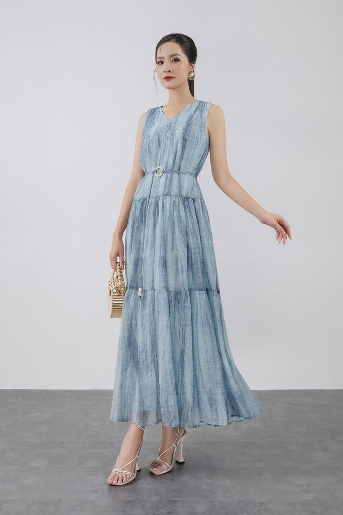 FDP33496 - Đầm dạo phố vải tơ dáng suông cổ xẻ V không tay thân váy xếp tầng tạo kiểu - PANTIO