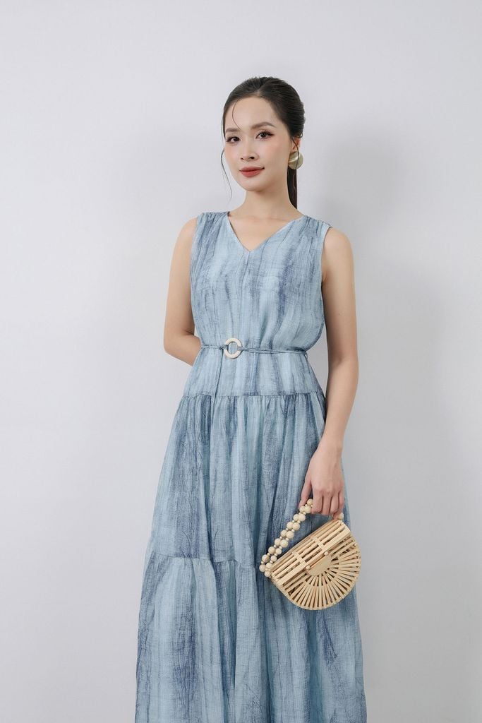 FDP33496 - Đầm dạo phố vải tơ dáng suông cổ xẻ V không tay thân váy xếp tầng tạo kiểu - PANTIO