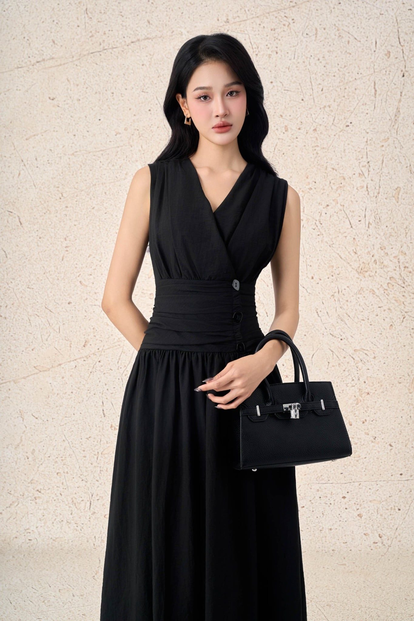 FDP33538 - Đầm dạo phố vải thô mỏng dáng xoè cổ xẻ V eo đáp cạp bản to đính khuy thời trang thân váy xếp nhún tạo kiểu - PANTIO