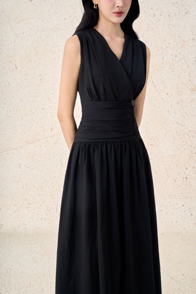 FDP33538 - Đầm dạo phố vải thô mỏng dáng xoè cổ xẻ V eo đáp cạp bản to đính khuy thời trang thân váy xếp nhún tạo kiểu - PANTIO