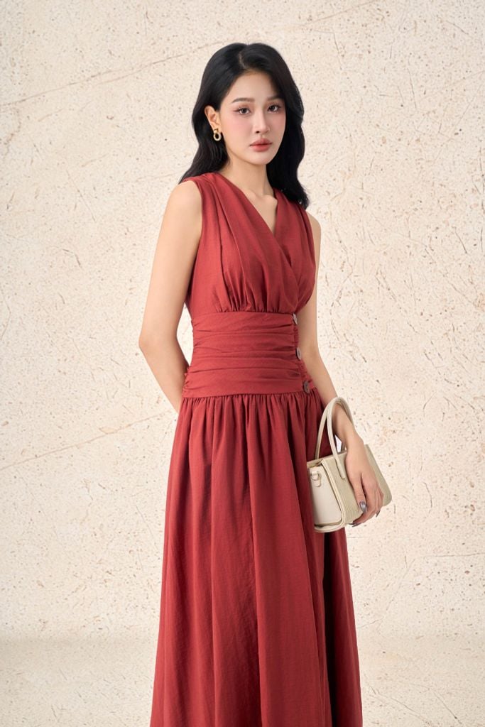 FDP33538 - Đầm dạo phố vải thô mỏng dáng xoè cổ xẻ V eo đáp cạp bản to đính khuy thời trang thân váy xếp nhún tạo kiểu - PANTIO