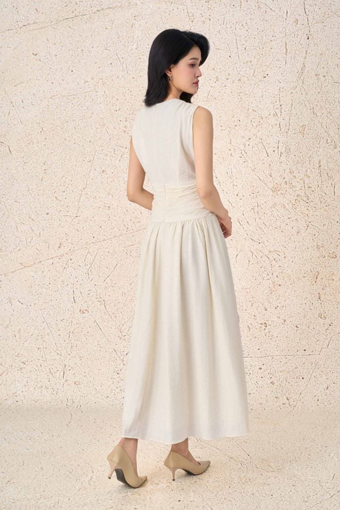 FDP33538 - Đầm dạo phố vải thô mỏng dáng xoè cổ xẻ V eo đáp cạp bản to đính khuy thời trang thân váy xếp nhún tạo kiểu - PANTIO