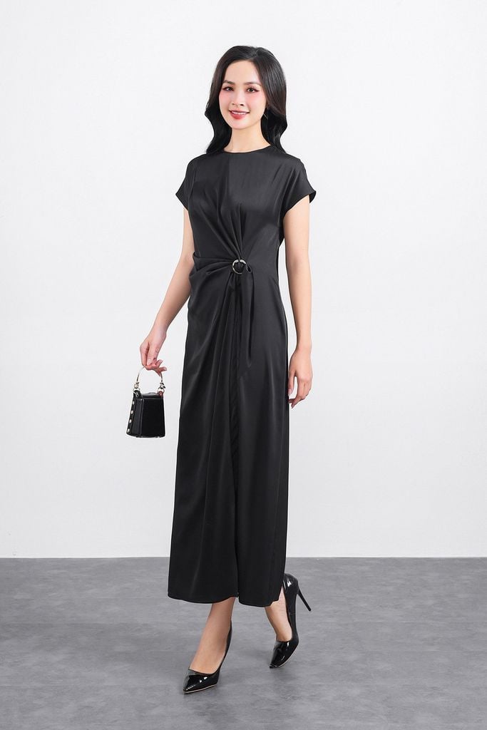 FDP33539 - Đầm dạo phố vải lụa satin dáng suông cổ tròn tay ngắn eo nhún phối kim loại tạo kiểu - PANTIO