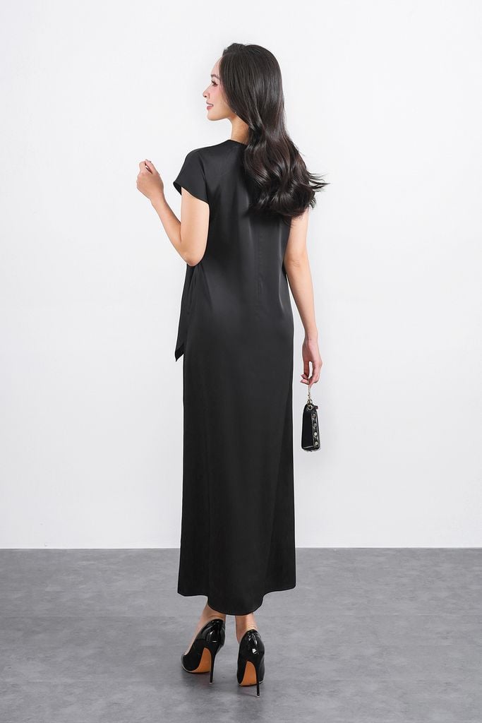 FDP33539 - Đầm dạo phố vải lụa satin dáng suông cổ tròn tay ngắn eo nhún phối kim loại tạo kiểu - PANTIO