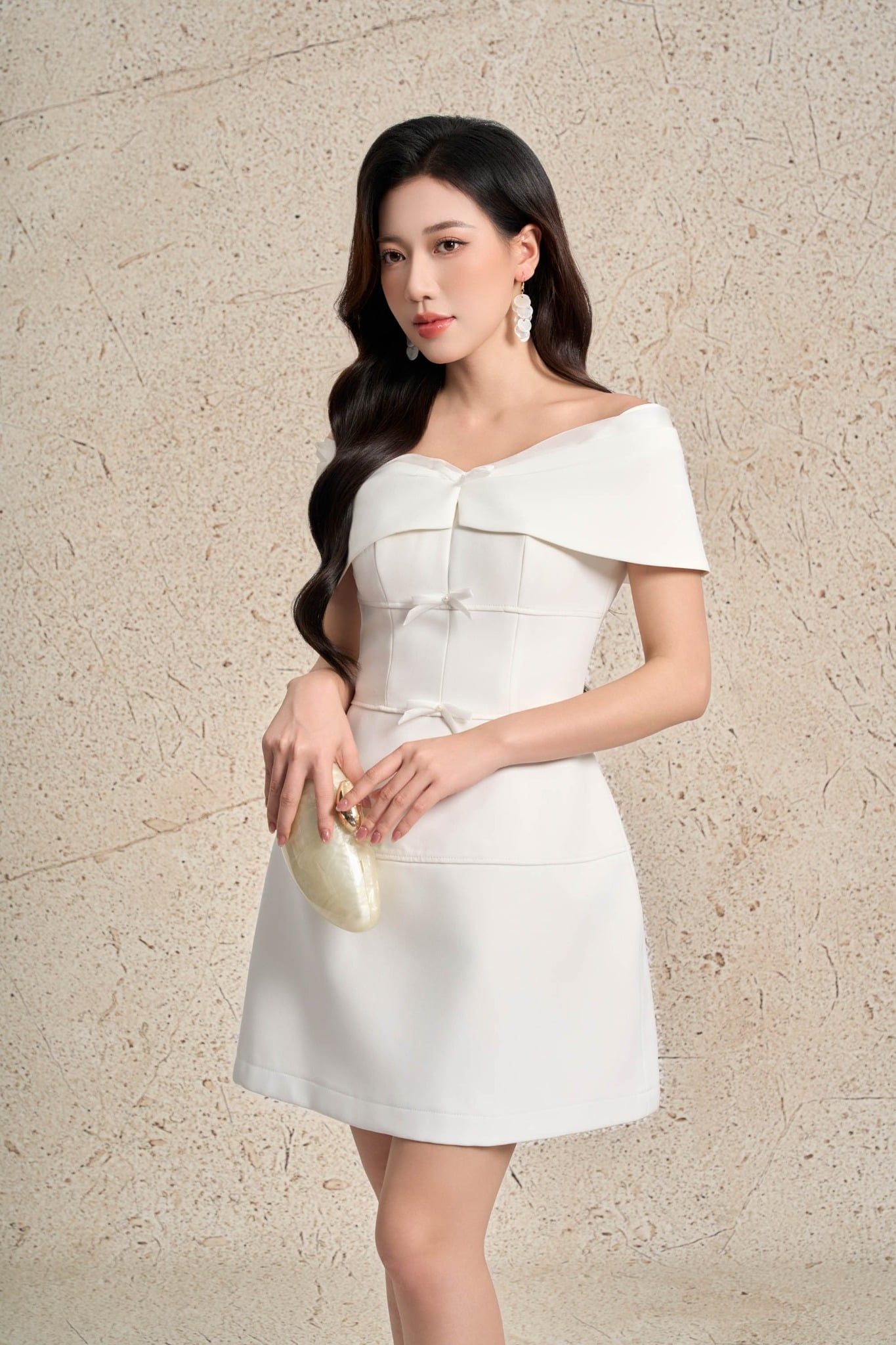 FDP33545 - Đầm dạo phố vải thô dày dáng chữ A ngắn trễ vai thân váy đính nơ tạo kiểu khoá thân sau - PANTIO