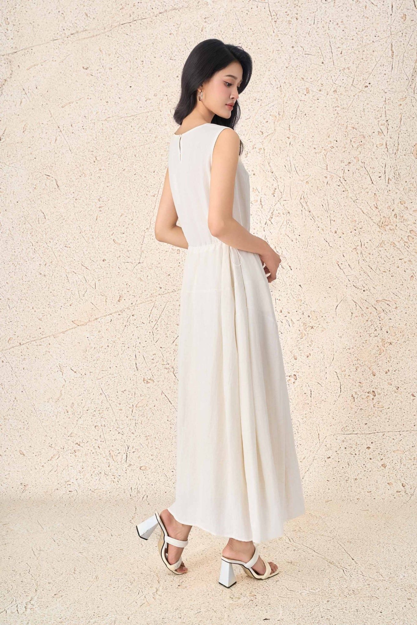 FDP33555 - Đầm dạo phố vải thô mỏng dáng suông cổ thuyền không tay eo váy bo chun ôm tạo kiểu - PANTIO