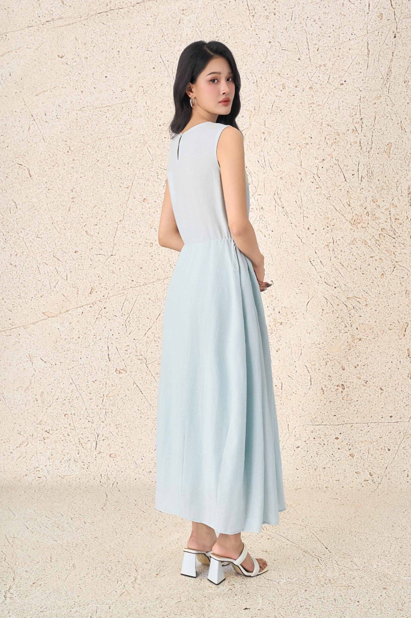 FDP33555 - Đầm dạo phố vải thô mỏng dáng suông cổ thuyền không tay eo váy bo chun ôm tạo kiểu - PANTIO